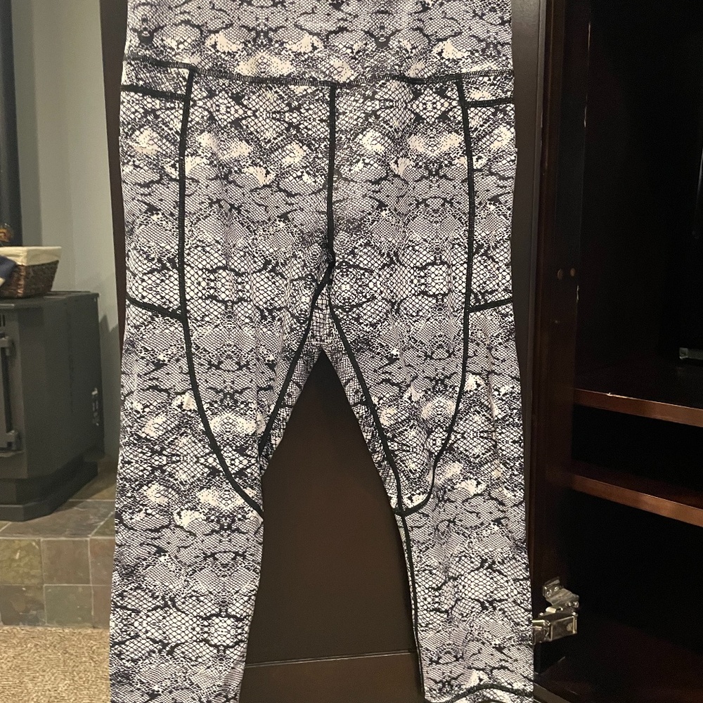 Zyia Cobra Metallic Light n Tight Leggings 8--10